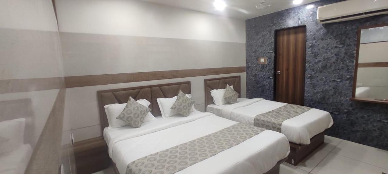 Hotel Royal Sky Ahmedabad Exterior photo