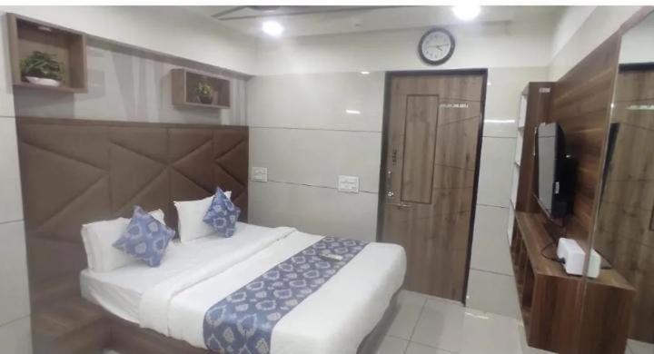 Hotel Royal Sky Ahmedabad Exterior photo