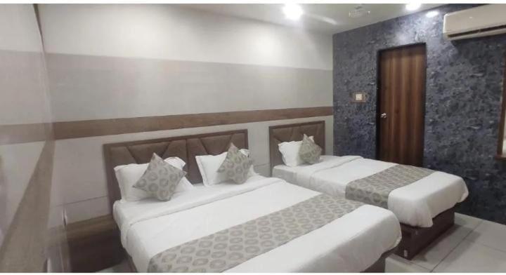 Hotel Royal Sky Ahmedabad Exterior photo