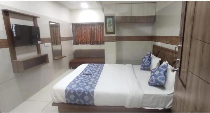 Hotel Royal Sky Ahmedabad Exterior photo